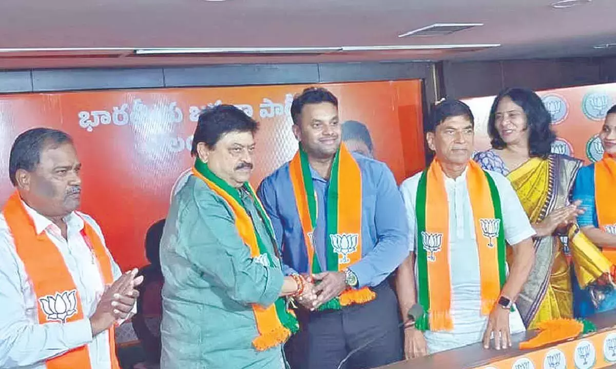 Telangana: दो पायलट बीजेपी में शामिल