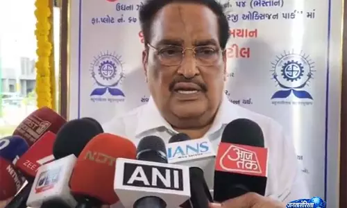 CR Patil ने सूरत में वृक्षारोपण अभियान का नेतृत्व किया, कहा- पीएम मोदी का आह्वान प्रेरणादायक