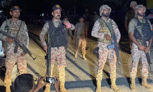 Pakistan के  Karachi में बड़ा हमला, Rangers camp पर हमला कर मचा हड़कंप