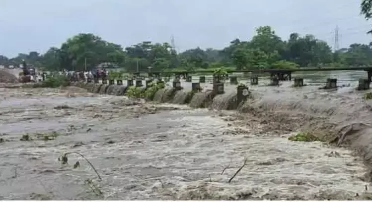 Alipurduar: फालाकाटा–अलीपुरद्वार मार्ग पर यातायात बाधित, सड़क संपर्क प्रभावित, प्रशासन अलर्ट