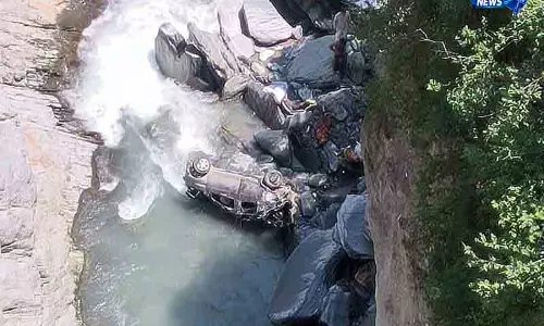 Himachal: भरमौर में कार खाई में गिरने से 4 की मौत