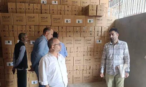 Shopian: शोपियां में कई कीटनाशक दुकानों पर कृषि विभाग की कार्रवाई