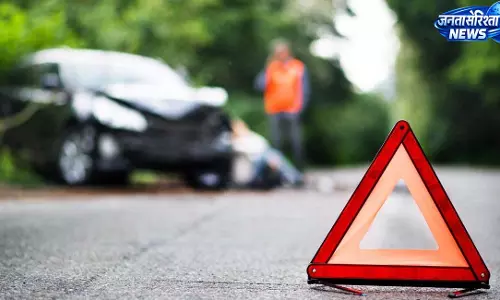 सुकुन होटल के पास कार और बाइक में टक्कर, युवक घायल, चालक फरार