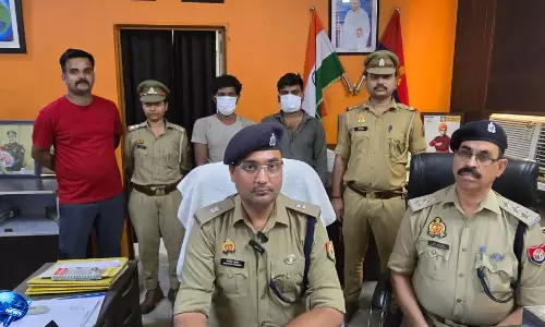 Fake number  प्लेट ऑटो और अवैध चाकू भी बरामद
