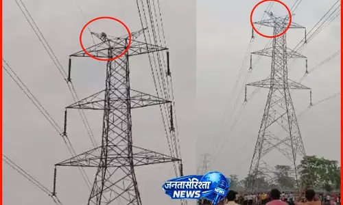 50 फीट ऊंचे बिजली टावर पर चढ़ा दो पत्नियों वाला पति, देखें हाईवोल्टेज ड्रामा का VIDEO...