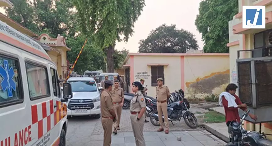 60 साल के बुजुर्ग ने चार साल की बच्ची को अगवा कर किया दुष्कर्म, पुलिस ने मुठभेड़ के बाद किया गिरफ्तार 60 साल के बुजुर्ग ने चार साल की बच्ची को अगवा कर किया दुष्कर्म, पुलिस ने मुठभेड़ के बाद किया गिरफ्तार