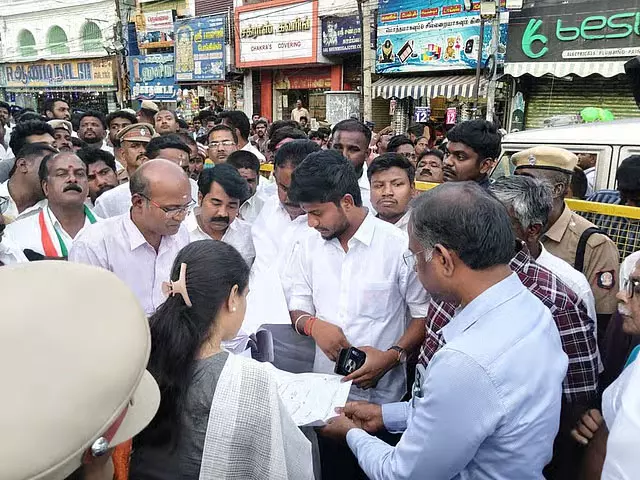 Tirunelveli नेल्लईप्पा मंदिर उत्सव में कड़ी सुरक्षा, हाथी खरीद की योजना Tirunelveli नेल्लईप्पा मंदिर उत्सव में कड़ी सुरक्षा, हाथी खरीद की योजना