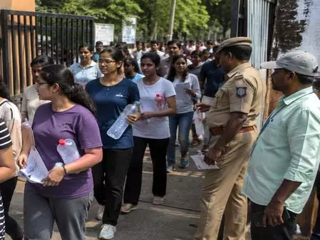 करौली में 11 केंद्रों पर वनपाल सीधी भर्ती परीक्षा आज, कंट्रोल रूम से होगी पल-पल की निगरानी करौली में 11 केंद्रों पर वनपाल सीधी भर्ती परीक्षा आज, कंट्रोल रूम से होगी पल-पल की निगरानी