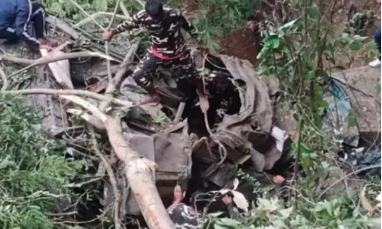 Arunachal: दिरांग के पास ट्रक एक्सीडेंट में भारतीय सेना के सूबेदार की मौत, दो जवान घायल Arunachal: दिरांग के पास ट्रक एक्सीडेंट में भारतीय सेना के सूबेदार की मौत, दो जवान घायल