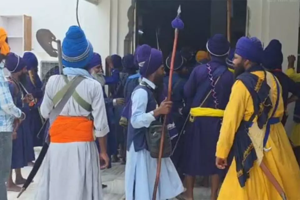 Rudraprayag: कर्णप्रयाग विवाद में गिरफ्तार चार निहंग सिख जमानत पर रिहा Rudraprayag: कर्णप्रयाग विवाद में गिरफ्तार चार निहंग सिख जमानत पर रिहा