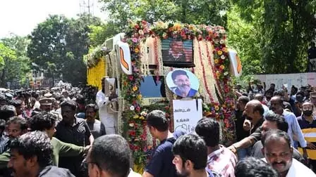 दिग्गज फिल्ममेकर के. भाग्यराज को राजकीय सम्मान के साथ अंतिम विदाई, चेन्नई में हुआ अंतिम संस्कार दिग्गज फिल्ममेकर के. भाग्यराज को राजकीय सम्मान के साथ अंतिम विदाई, चेन्नई में हुआ अंतिम संस्कार