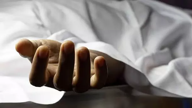 Chhatarpur : रेलवे ट्रैक पर मिला अज्ञात व्यक्ति का शव, जांच में जुटी पुलिस Chhatarpur : रेलवे ट्रैक पर मिला अज्ञात व्यक्ति का शव, जांच में जुटी पुलिस