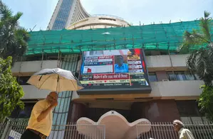 देश की शीर्ष 10 में से छह कंपनियों का मार्केटकैप 88 हजार करोड़ रुपए से अधिक बढ़ा, आईसीआईसीआई बैंक टॉप गेनर रहा देश की शीर्ष 10 में से छह कंपनियों का मार्केटकैप 88 हजार करोड़ रुपए से अधिक बढ़ा, आईसीआईसीआई बैंक टॉप गेनर रहा