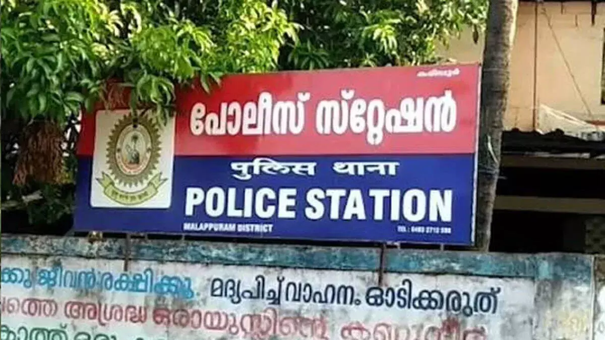 दोषी पूर्व SHO! करीपुर थाने से गायब सोने के गहनों के मामले में बड़ा मोड़ दोषी पूर्व SHO! करीपुर थाने से गायब सोने के गहनों के मामले में बड़ा मोड़