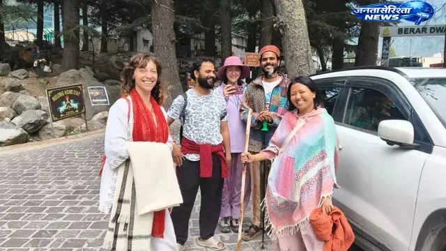 Uttarakhand ; उत्तरकाशी का हर्षिल बना पर्यटकों की पहली पसंद Uttarakhand ; उत्तरकाशी का हर्षिल बना पर्यटकों की पहली पसंद