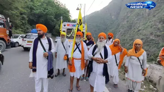 Hemkund साहिब पैदल यात्रा में श्रद्धालु उत्तराखंड के स्वागत से अभिभूत Hemkund साहिब पैदल यात्रा में श्रद्धालु उत्तराखंड के स्वागत से अभिभूत