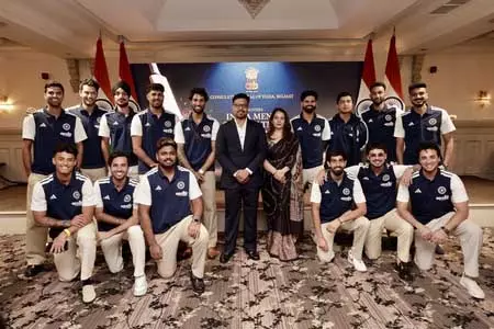 बेलफास्ट में भारतीय टीम के लिए खास रिसेप्शन का आयोजन, तिरंगे की रोशनी में जगमगाया सिटी हॉल बेलफास्ट में भारतीय टीम के लिए खास रिसेप्शन का आयोजन, तिरंगे की रोशनी में जगमगाया सिटी हॉल