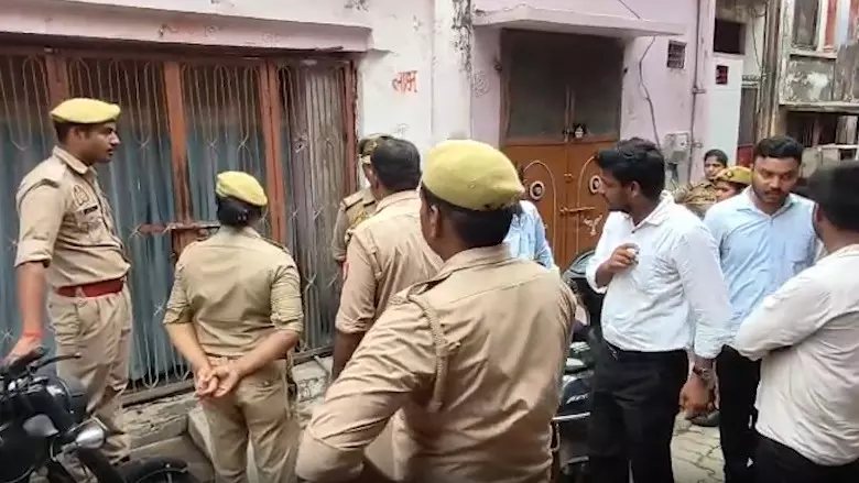 राम मंदिर गबन मामले में पुलिस ने सभी आठ आरोपियों के ठिकानों पर छापेमारी की राम मंदिर गबन मामले में पुलिस ने सभी आठ आरोपियों के ठिकानों पर छापेमारी की