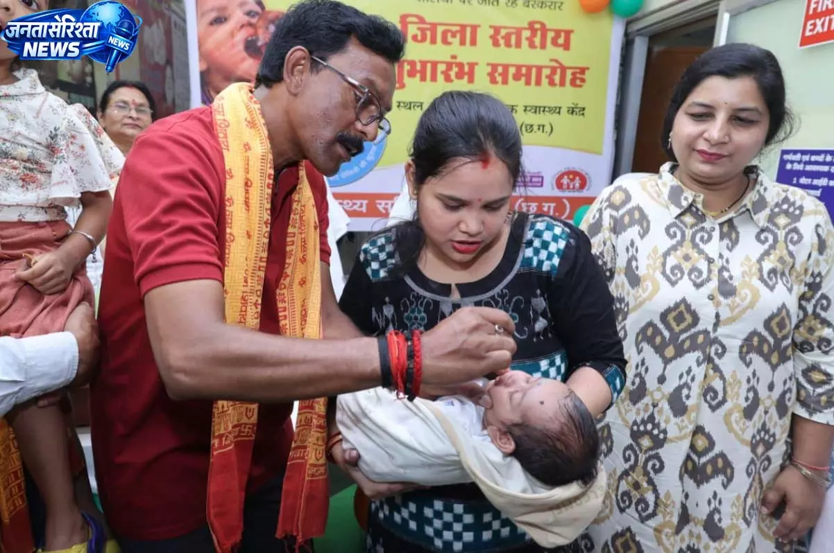 महापौर एवं सभापति ने बच्चों को पिलाई पोलियो की दो बूंद, अभियान का हुआ शुभारंभ महापौर एवं सभापति ने बच्चों को पिलाई पोलियो की दो बूंद, अभियान का हुआ शुभारंभ