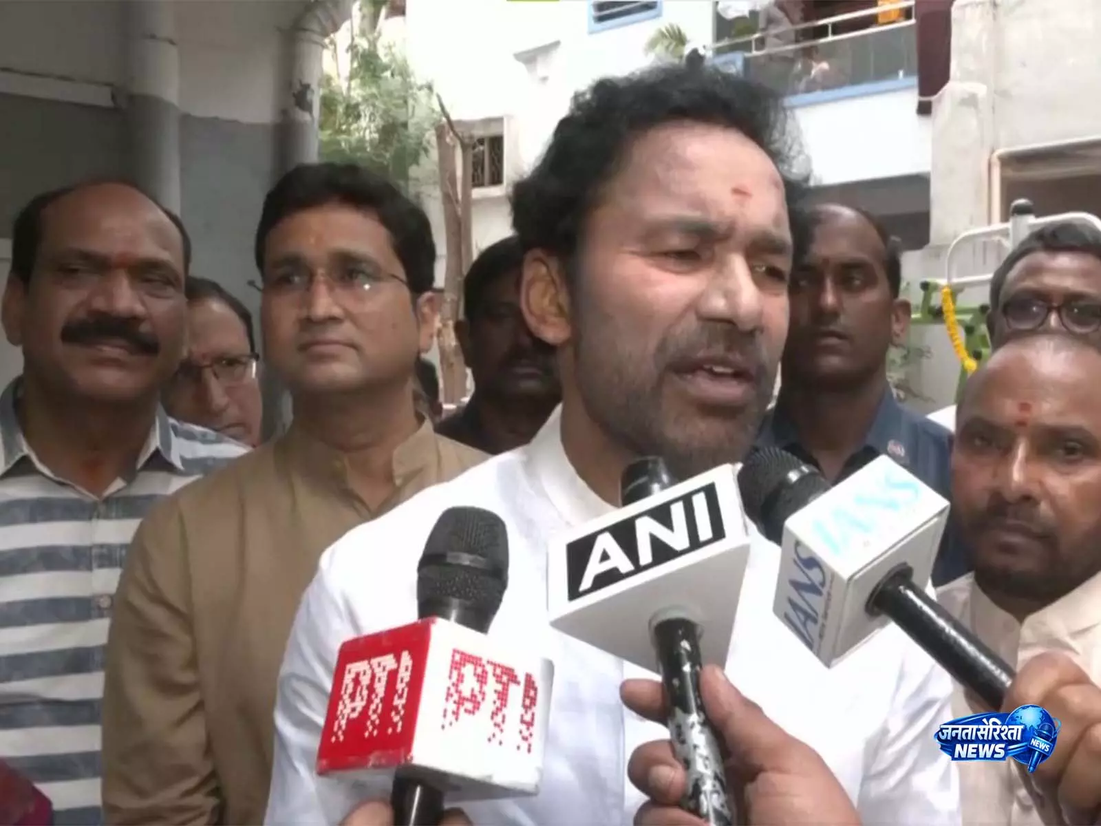 किशन रेड्डी ने BJP कार्यकर्ताओं से बूथ नेटवर्क मज़बूत करने को कहा, कांग्रेस, BRS और AIMIM पर निशाना साधा किशन रेड्डी ने BJP कार्यकर्ताओं से बूथ नेटवर्क मज़बूत करने को कहा, कांग्रेस, BRS और AIMIM पर निशाना साधा