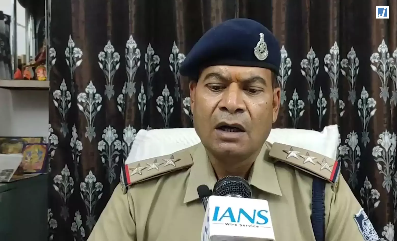 फिल्म पेट पालकी को लेकर कलाकार और प्रोड्यूसर में विवाद, समझौते के बाद भी नहीं हो सकी शूटिंग फिल्म पेट पालकी को लेकर कलाकार और प्रोड्यूसर में विवाद, समझौते के बाद भी नहीं हो सकी शूटिंग