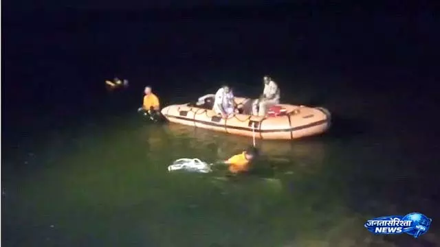 Cuttack: महानदी नदी में डूबने से 3 कॉलेज छात्रों के लापता होने की आशंका, सर्च ऑपरेशन जारी Cuttack: महानदी नदी में डूबने से 3 कॉलेज छात्रों के लापता होने की आशंका, सर्च ऑपरेशन जारी