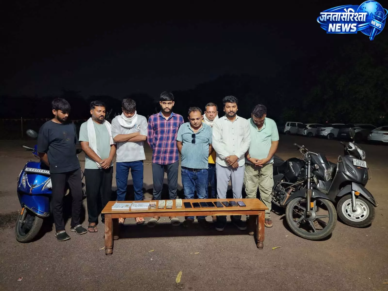 दुर्ग में जुए के अड्डे पर पुलिस की बड़ी कार्रवाई, 8 जुआरी गिरफ्तार दुर्ग में जुए के अड्डे पर पुलिस की बड़ी कार्रवाई, 8 जुआरी गिरफ्तार