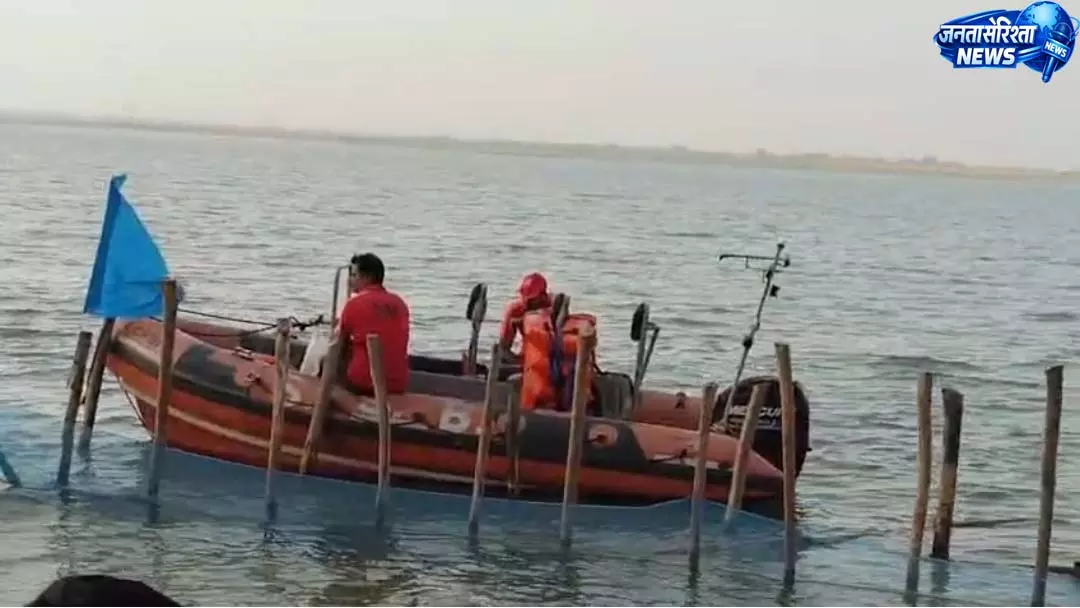 BREAKING: दो मैकेनिक डंपर समेत अलकनंदा नदी में गिरे, 24 घंटे बाद भी नहीं मिला कोई सुराग BREAKING: दो मैकेनिक डंपर समेत अलकनंदा नदी में गिरे, 24 घंटे बाद भी नहीं मिला कोई सुराग
