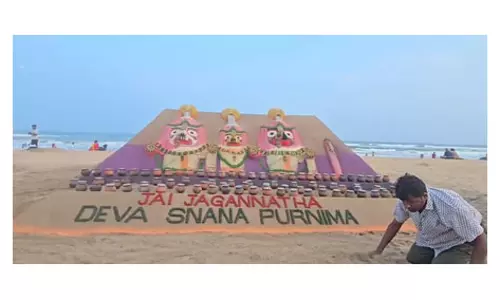 सुदर्शन पटनायक ने स्नान पूर्णिमा और महाप्रभु जगन्नाथ के दिव्य प्राकट्य दिवस पर बनाई रेत की कलाकृति