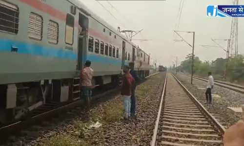 छत्तीसगढ़ एक्सप्रेस और मालगाड़ी टकराने से बची