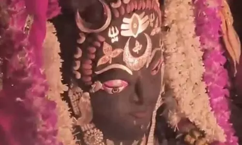 भांग, चंदन और रजत आभूषणों से बाबा महाकाल का शृंगार, किया गया पंचामृत अभिषेक
