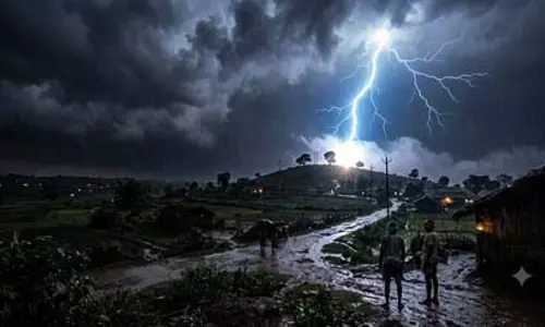 झारखंड में आकाशीय बिजली ने मचाई तबाही, 15 दिनों में 30 से अधिक की मौत, 35 घायल झारखंड में आकाशीय बिजली ने मचाई तबाही, 15 दिनों में 30 से अधिक की मौत, 35 घायल