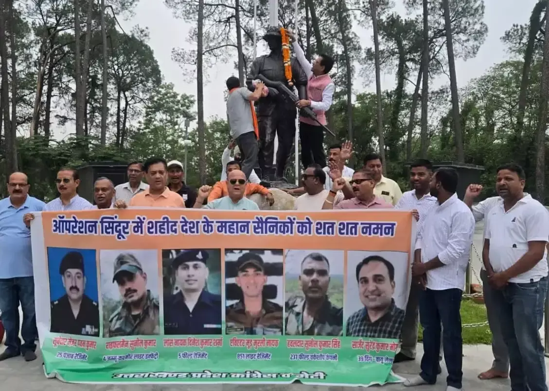Dehradun: कांग्रेस ने शहीदों को याद कर सरकार की आलोचना की