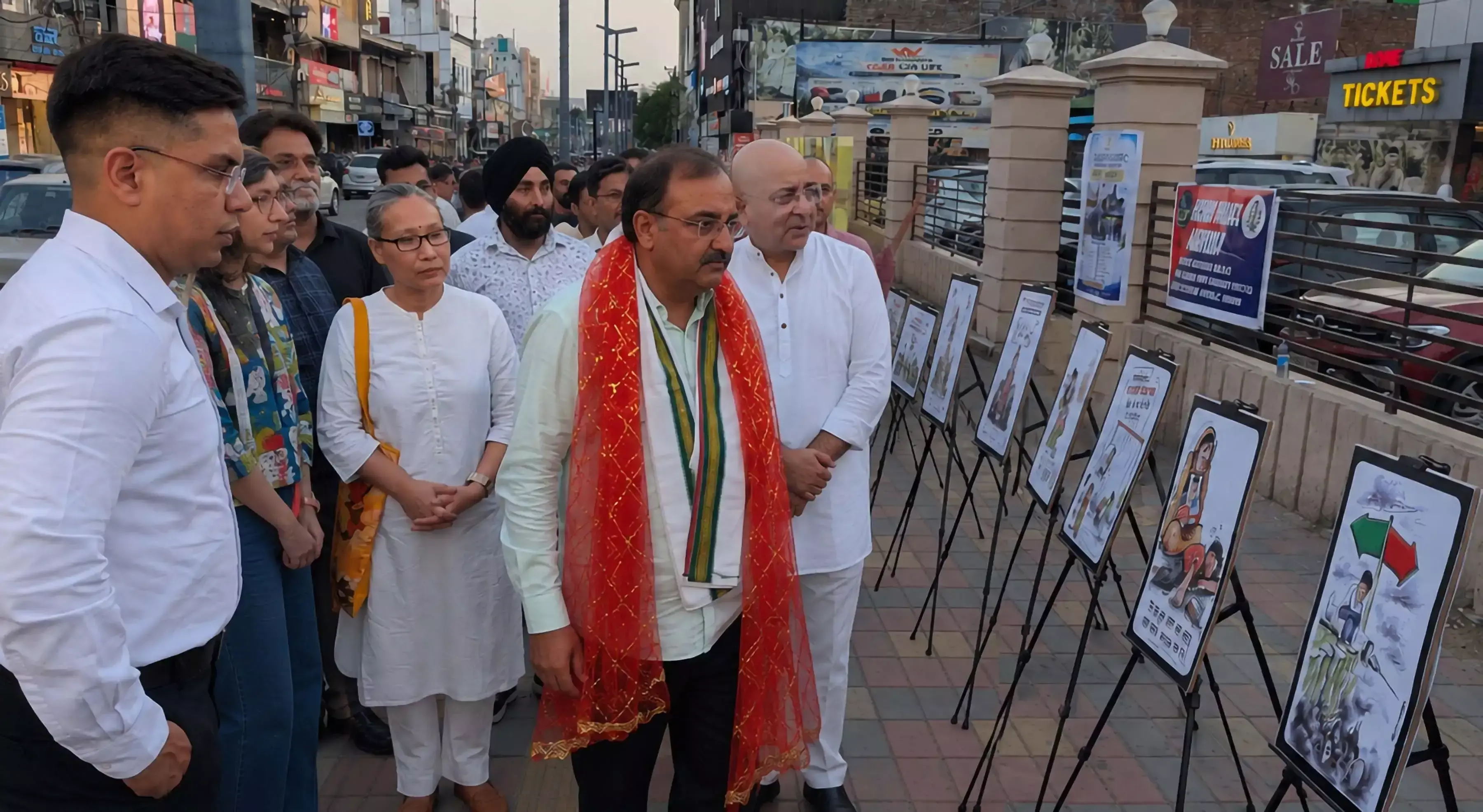Jammu: नशा विरोधी अभियान के तहत कार्टून प्रदर्शनी का आयोजन