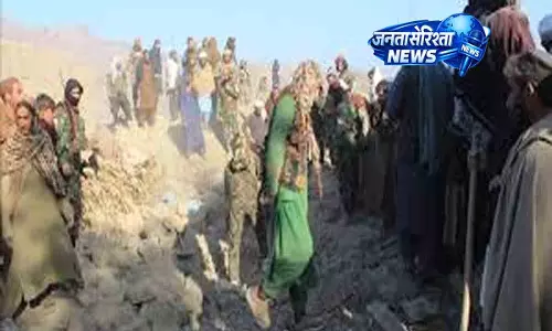 अफ़गानिस्तान में पाकिस्तानी हवाई हमलों में महिलाओं और बच्चों समेत दर्जनों लोग मारे गए