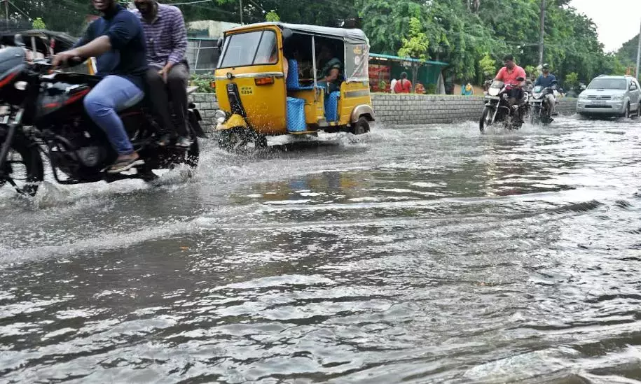 Andhra: भारी बारिश से काकीनाडा, राजमहेंद्रवरम के निचले इलाकों में बाढ़ आ गई