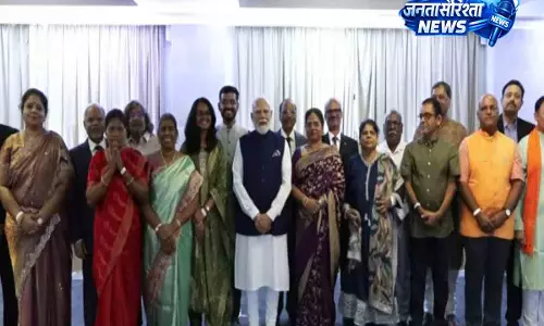 PM Modi ने सेशेल्स में भारतीय समुदाय के सदस्यों से बातचीत की