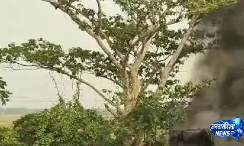 Mayurbhanj में बीच सड़क पर कोयले से लदे ट्रक में लगी आग