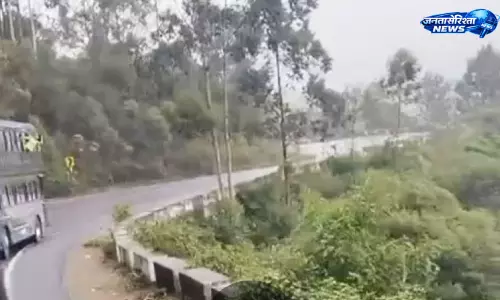 मुन्नार में KSRTC डबल-डेकर बस में पर्यटक घायल, सिर बाहर निकलने से हादसे की जांच शुरू