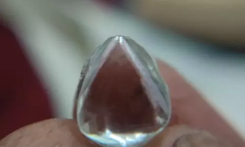 Panna की खदान में काम करने वाले मजदूरों को 11.19 कैरेट का हीरा मिला