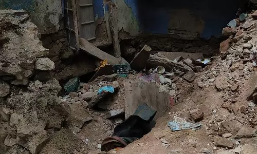 Burdwan: जोड़ाबागान में जर्जर मकान ढहने से दहशत का माहौल