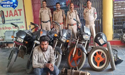 मोटरसाइकिल चोरी का बड़ा खुलासा, नाबालिग सहित 2 गिरफ्तार