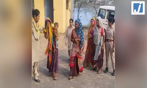 कपड़े की दुकान में चोरी की कोशिश में चार महिलाएं गिरफ्तार
