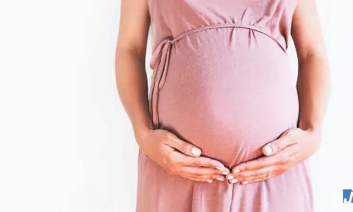 OMG! अस्पताल जाने के बजाय YouTube वीडियो देख घर में कराई डिलीवरी, फिर...