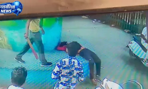 दिनदहाड़े हमाल की बेरहमी से हत्या, सोते समय डंडे से 30–35 वार, आरोपी फरार