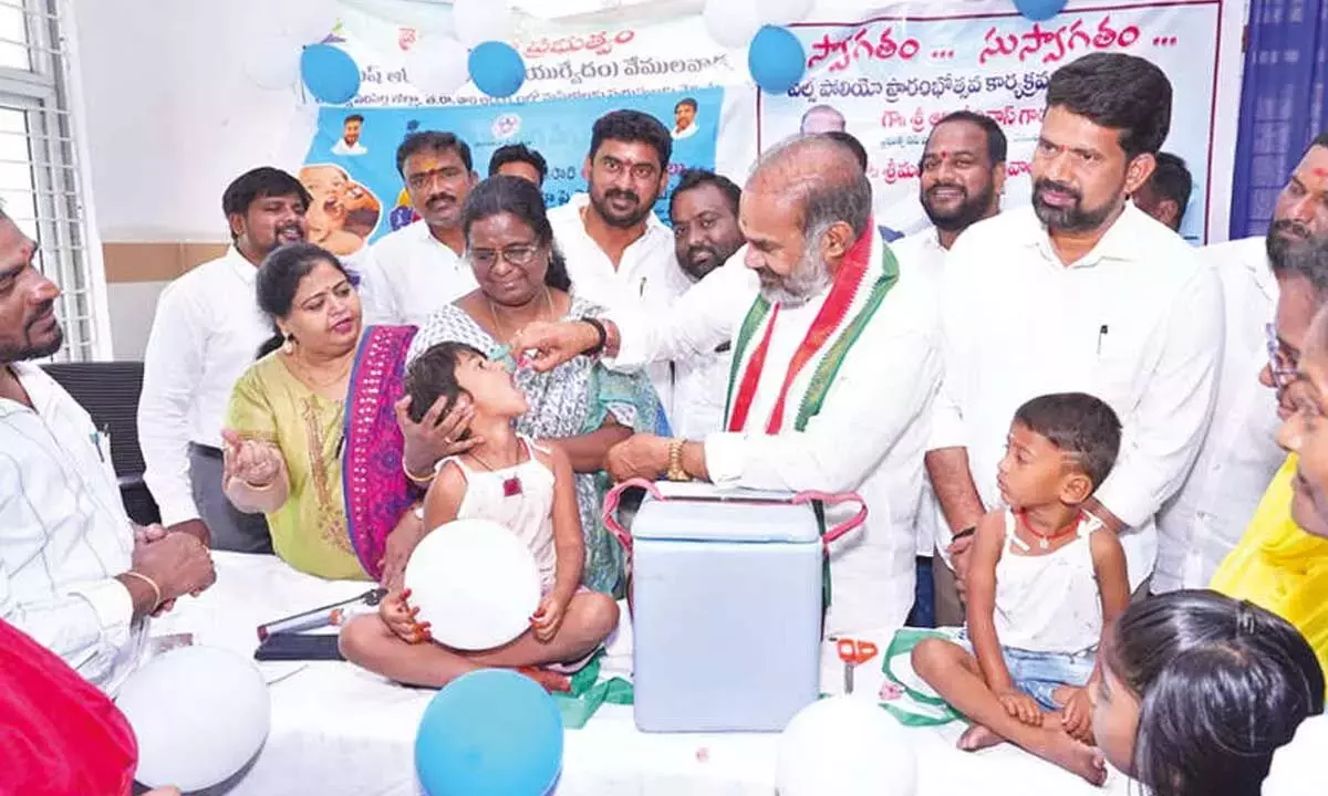 Telangana: वेमुलावाड़ा विधायक ने राजन्ना सिरसिला में पल्स पोलियो अभियान शुरू किया