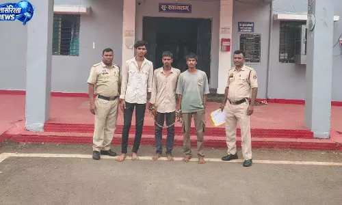 रास्ता पूछने के बहाने युवक से चाकू की नोक पर लूट, तीन आरोपी गिरफ्तार