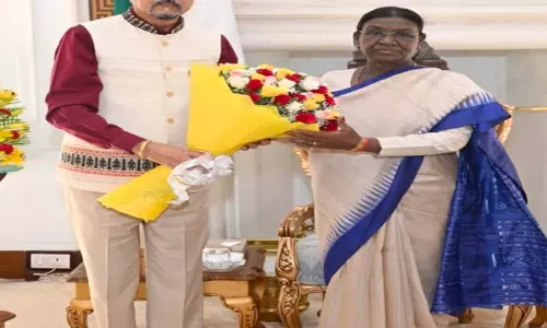 राष्ट्रपति मुर्मु से राज्यपाल डेका ने की सौजन्य भेंट राष्ट्रपति मुर्मु से राज्यपाल डेका ने की सौजन्य भेंट
