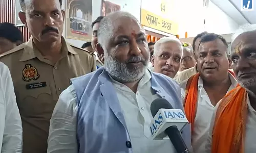 राहुल गांधी कहीं घूमने गए होंगे, समय-समय पर गायब होकर लौट आते हैं : दया शंकर सिंह