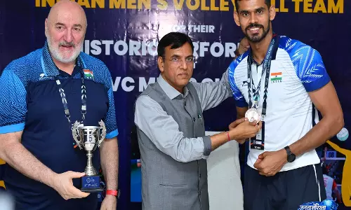 मनसुख मंडाविया ने AVC पुरुष वॉलीबॉल कप में ब्रॉन्ज़ मेडल जीतने वाली भारतीय टीम को किया सम्मानित